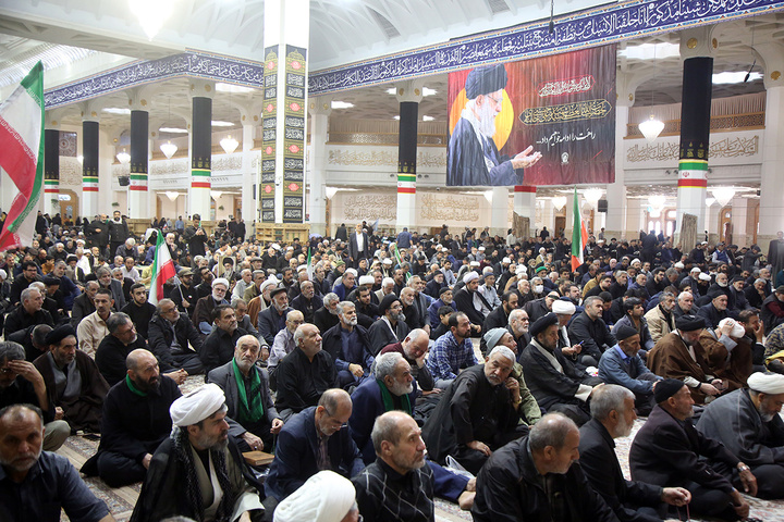 عزاداری ظهر اربعین رهبر شهید انقلاب در حرم بانوی کرامت