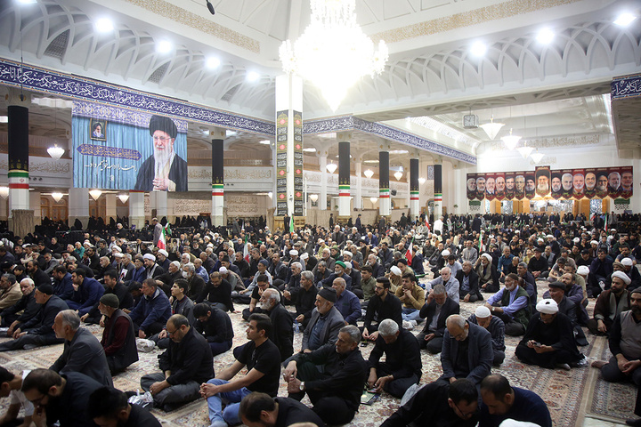 عزاداری ظهر اربعین رهبر شهید انقلاب در حرم بانوی کرامت