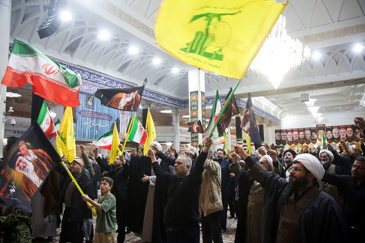 عزاداری ظهر اربعین رهبر شهید انقلاب در حرم بانوی کرامت