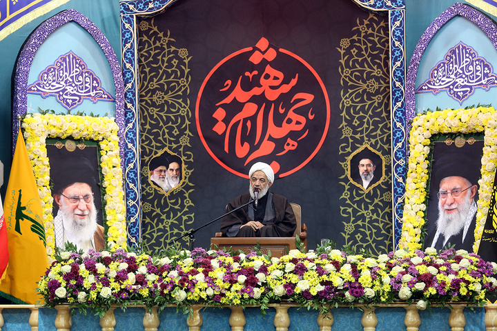 عزاداری ظهر اربعین رهبر شهید انقلاب در حرم بانوی کرامت