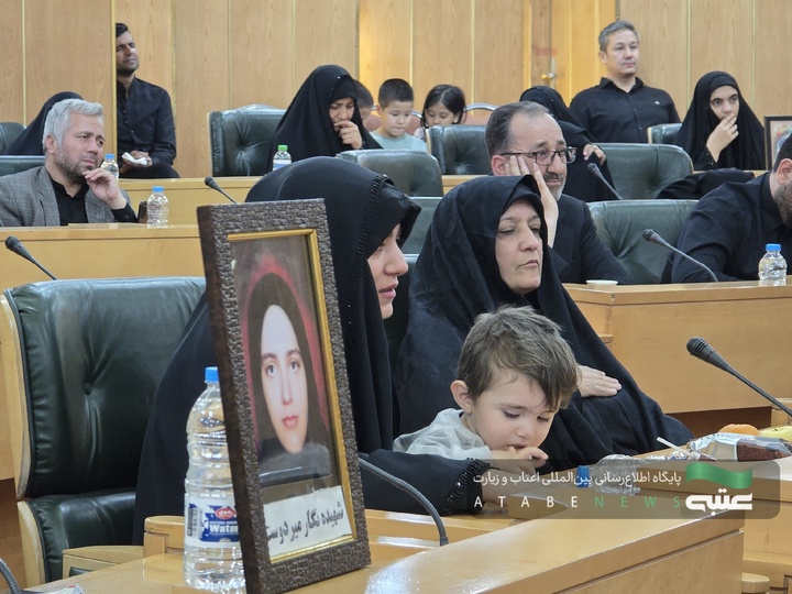 وفدُ العتبةِ الحسينيةِ المقدسة يُحيي عوائلَ الشهداء الإيرانية في مشهد