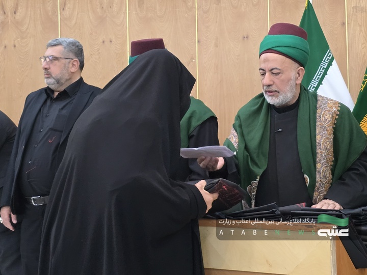 وفدُ العتبةِ الحسينيةِ المقدسة يُحيي عوائلَ الشهداء الإيرانية في مشهد