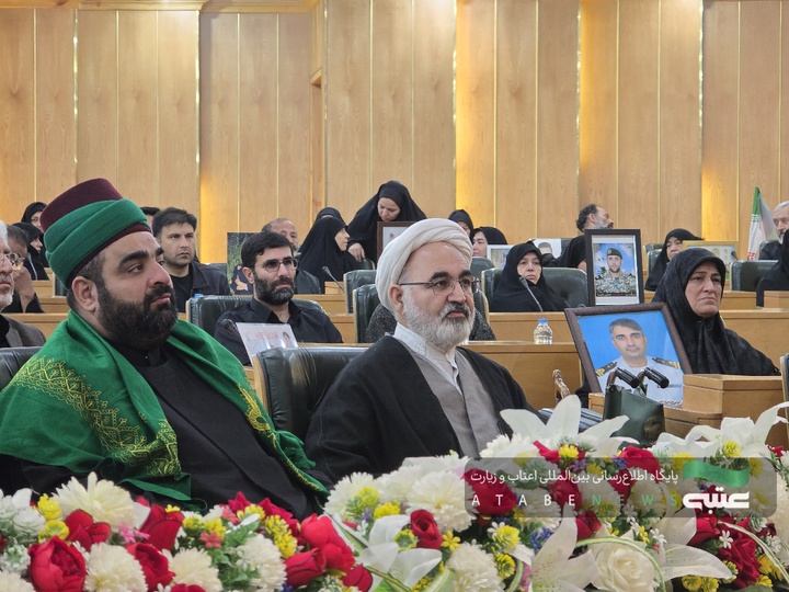 وفدُ العتبةِ الحسينيةِ المقدسة يُحيي عوائلَ الشهداء الإيرانية في مشهد