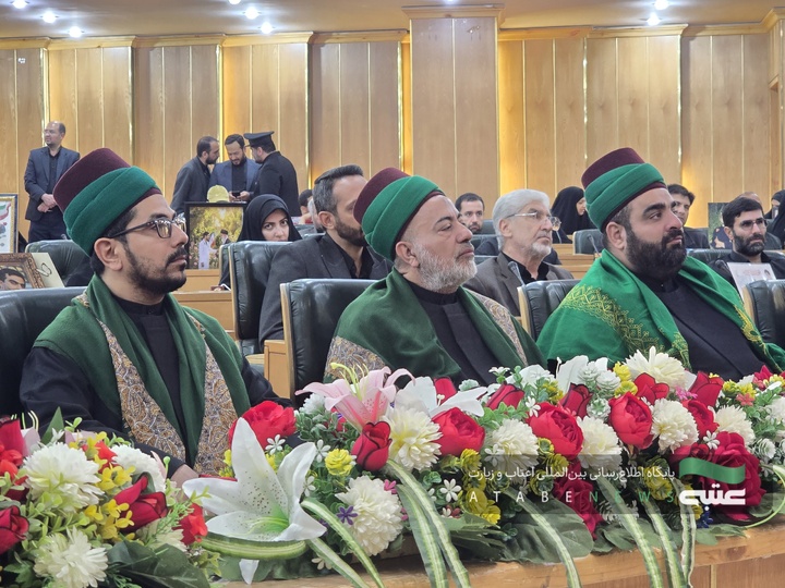 وفدُ العتبةِ الحسينيةِ المقدسة يُحيي عوائلَ الشهداء الإيرانية في مشهد