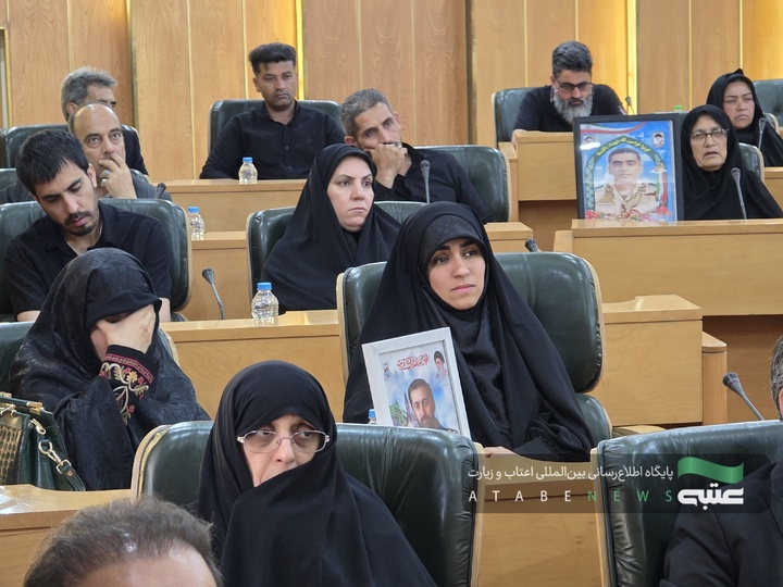 وفدُ العتبةِ الحسينيةِ المقدسة يُحيي عوائلَ الشهداء الإيرانية في مشهد