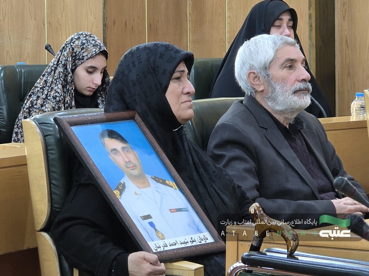 وفدُ العتبةِ الحسينيةِ المقدسة يُحيي عوائلَ الشهداء الإيرانية في مشهد