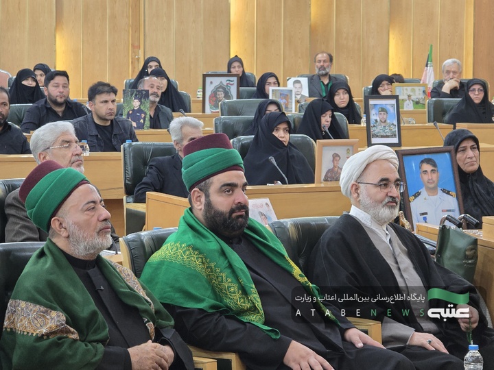 وفدُ العتبةِ الحسينيةِ المقدسة يُحيي عوائلَ الشهداء الإيرانية في مشهد