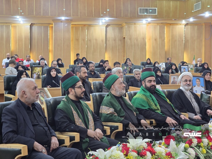 وفدُ العتبةِ الحسينيةِ المقدسة يُحيي عوائلَ الشهداء الإيرانية في مشهد