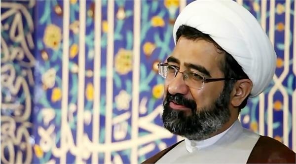 رهبر فرزانه انقلاب همه وجودش را برای دین قرار داد