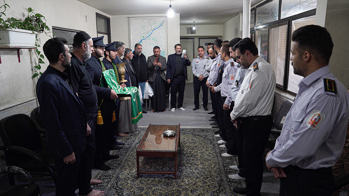 تکریم مجروحان آتشنشان جنگ رمضان توسط خادمان کریمه اهل بیت (س)