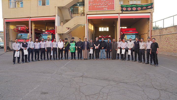 تکریم مجروحان آتشنشان جنگ رمضان توسط خادمان کریمه اهل بیت (س)