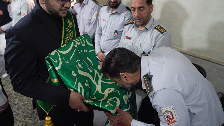 تکریم مجروحان آتشنشان جنگ رمضان توسط خادمان کریمه اهل بیت (س)