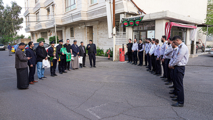 تکریم مجروحان آتشنشان جنگ رمضان توسط خادمان کریمه اهل بیت (س)