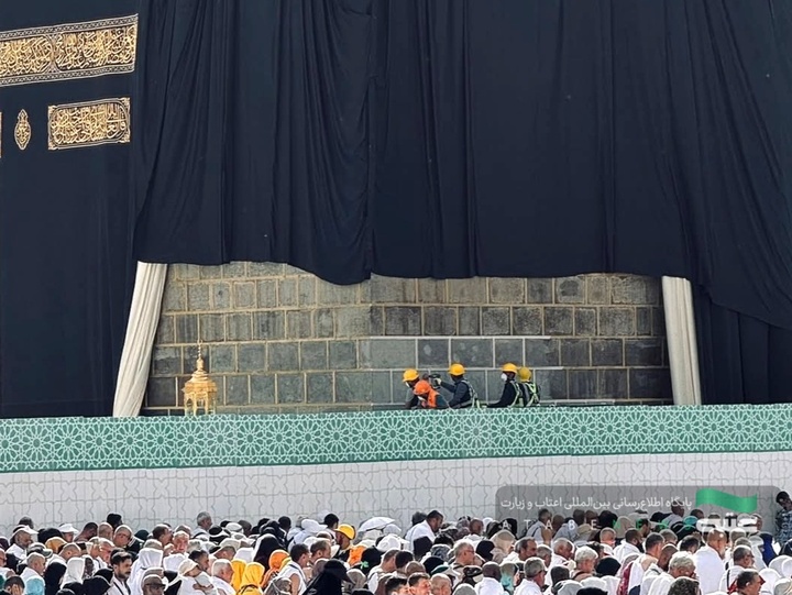 تنظیف و آماده‌سازی کعبه در مسجدالحرام