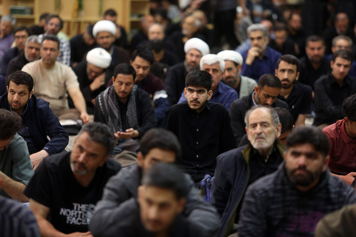 عزاداری شب شهادت رئیس مذهب شیعه در حرم حضرت معصومه (س)