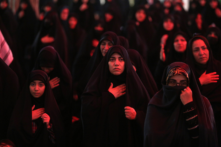 عزاداری شب شهادت رئیس مذهب شیعه در حرم حضرت معصومه (س)