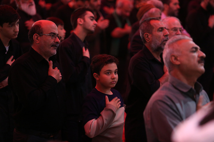 عزاداری شب شهادت رئیس مذهب شیعه در حرم حضرت معصومه (س)