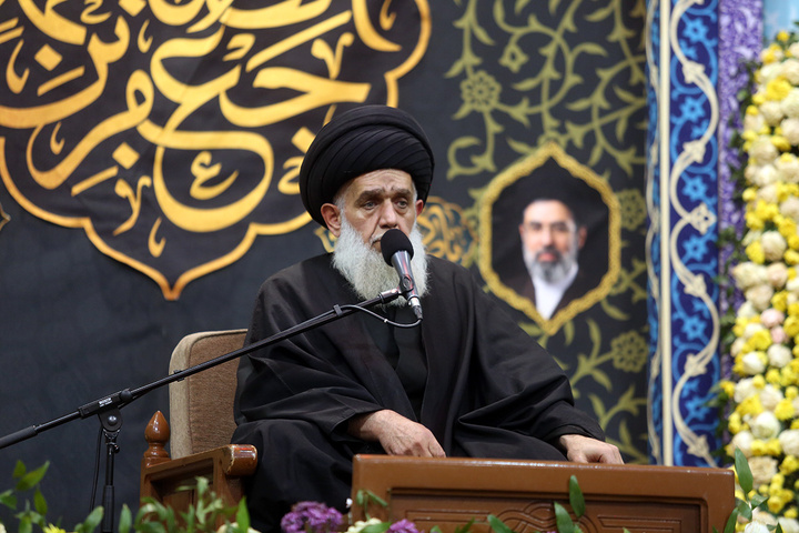 عزاداری شب شهادت رئیس مذهب شیعه در حرم حضرت معصومه (س)