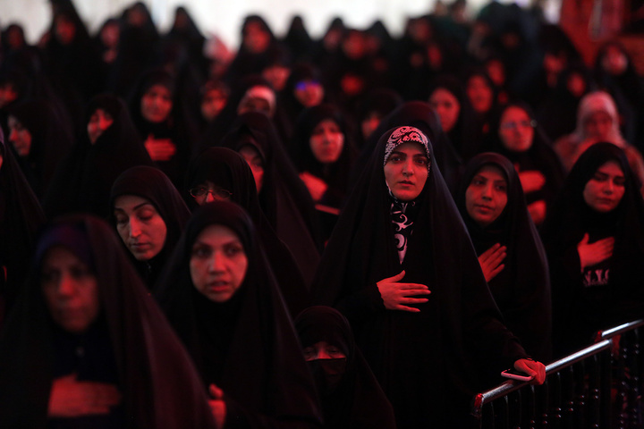 عزاداری شب شهادت رئیس مذهب شیعه در حرم حضرت معصومه (س)