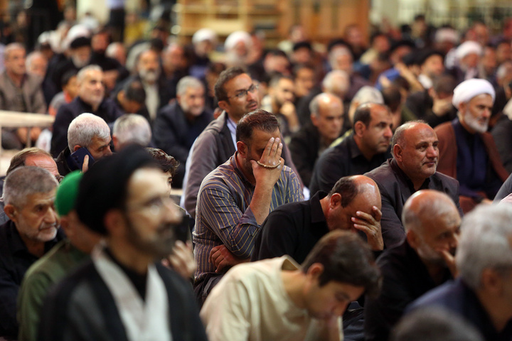 عزاداری شب شهادت رئیس مذهب شیعه در حرم حضرت معصومه (س)