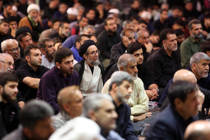 عزاداری شب شهادت رئیس مذهب شیعه در حرم حضرت معصومه (س)