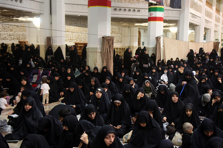 عزاداری شب شهادت رئیس مذهب شیعه در حرم حضرت معصومه (س)