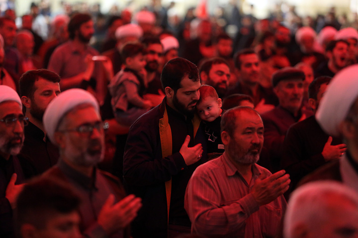 عزاداری شب شهادت رئیس مذهب شیعه در حرم حضرت معصومه (س)