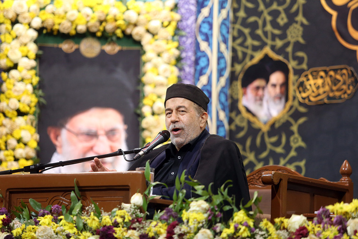 عزاداری شب شهادت رئیس مذهب شیعه در حرم حضرت معصومه (س)