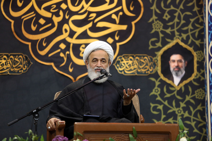 عزاداری شب شهادت رئیس مذهب شیعه در حرم حضرت معصومه (س)