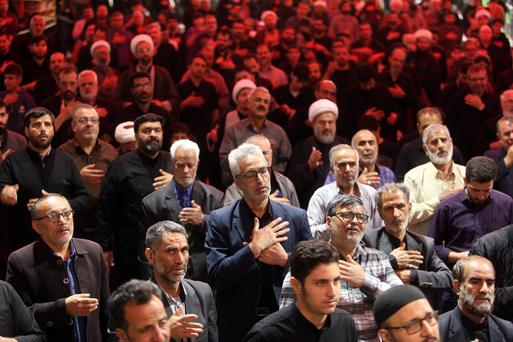 عزاداری شب شهادت رئیس مذهب شیعه در حرم حضرت معصومه (س)