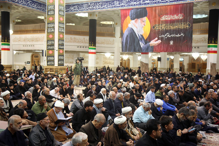 عزاداری شب شهادت رئیس مذهب شیعه در حرم حضرت معصومه (س)