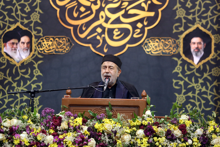 عزاداری شب شهادت رئیس مذهب شیعه در حرم حضرت معصومه (س)