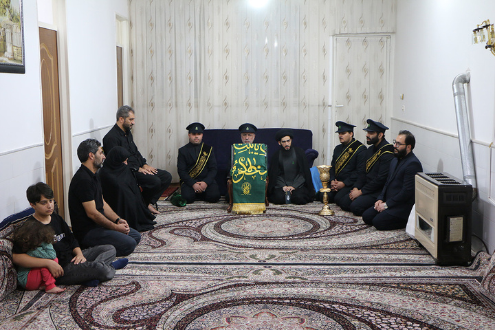 عطر حرم بانوی کرامت در منزل خانواده شهدا پیچید11