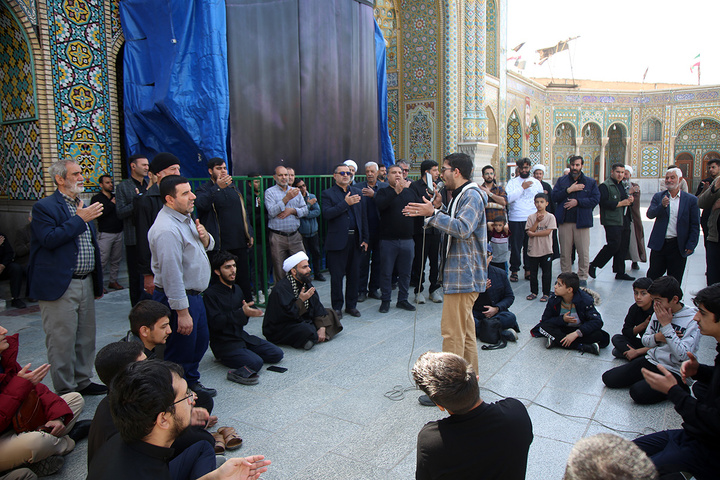 عرض ارادت دسته‌جات عزاداری امام صادق (ع) در حرم بانوی کرامت