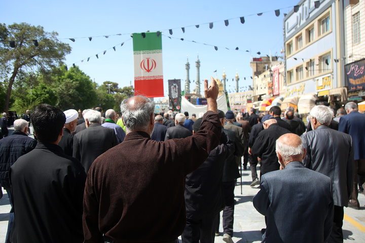 عرض ارادت دسته‌جات عزاداری امام صادق (ع) در حرم بانوی کرامت