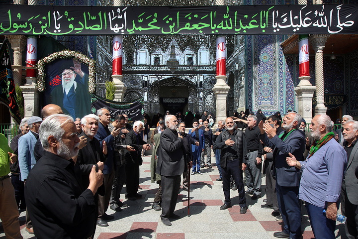 عرض ارادت دسته‌جات عزاداری امام صادق (ع) در حرم بانوی کرامت