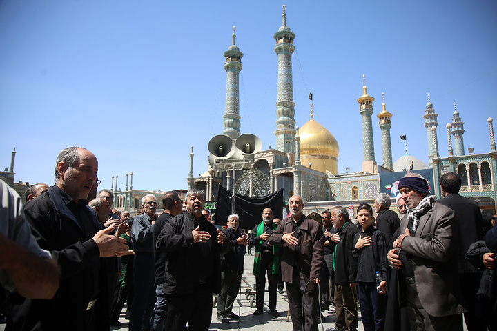 عرض ارادت دسته‌جات عزاداری امام صادق (ع) در حرم بانوی کرامت