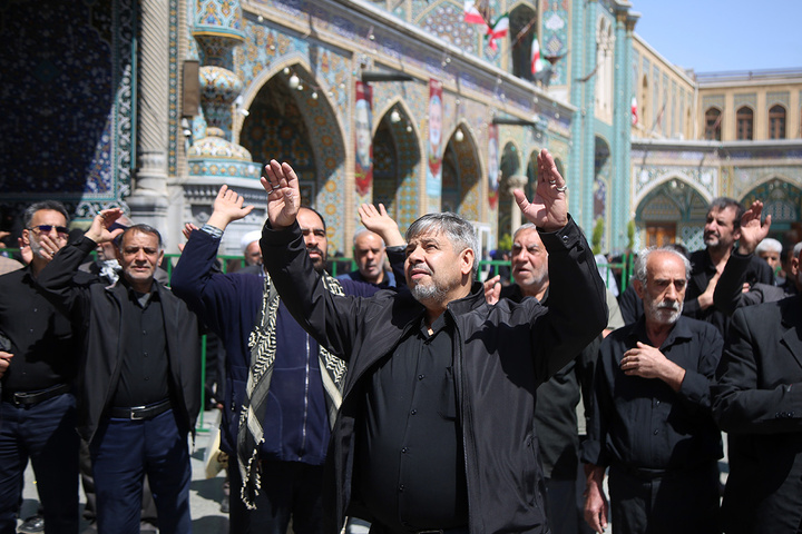 عرض ارادت دسته‌جات عزاداری امام صادق (ع) در حرم بانوی کرامت