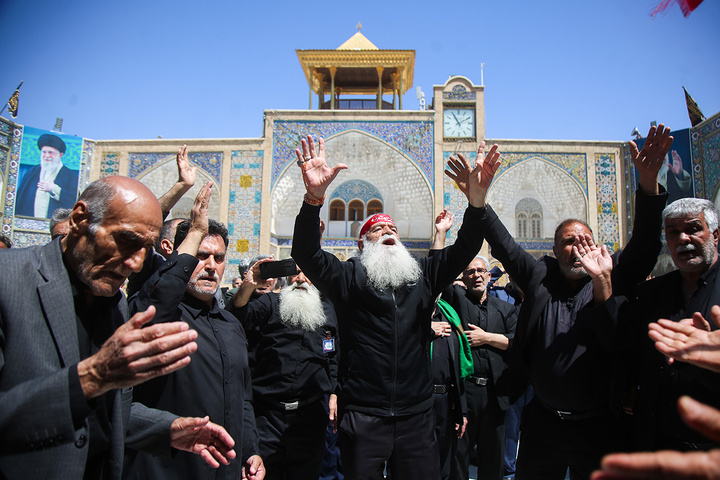 عرض ارادت دسته‌جات عزاداری امام صادق (ع) در حرم بانوی کرامت