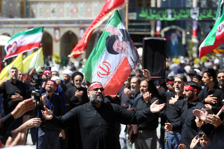 عرض ارادت دسته‌جات عزاداری امام صادق (ع) در حرم بانوی کرامت