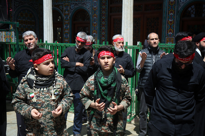 عرض ارادت دسته‌جات عزاداری امام صادق (ع) در حرم بانوی کرامت