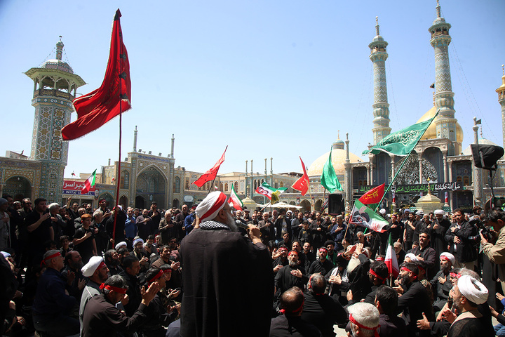 عرض ارادت دسته‌جات عزاداری امام صادق (ع) در حرم بانوی کرامت