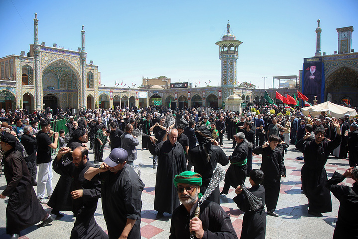عرض ارادت دسته‌جات عزاداری امام صادق (ع) در حرم بانوی کرامت