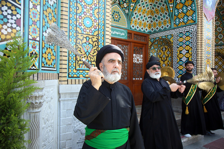 عرض ارادت دسته‌جات عزاداری امام صادق (ع) در حرم بانوی کرامت