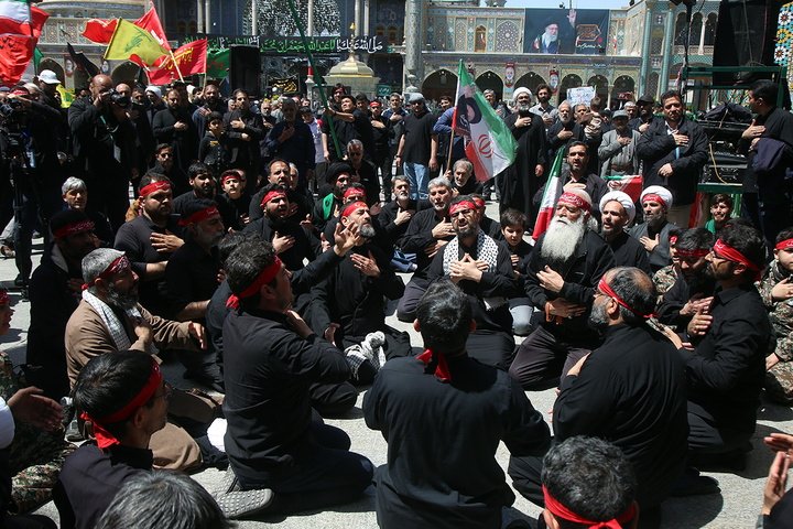 عرض ارادت دسته‌جات عزاداری امام صادق (ع) در حرم بانوی کرامت