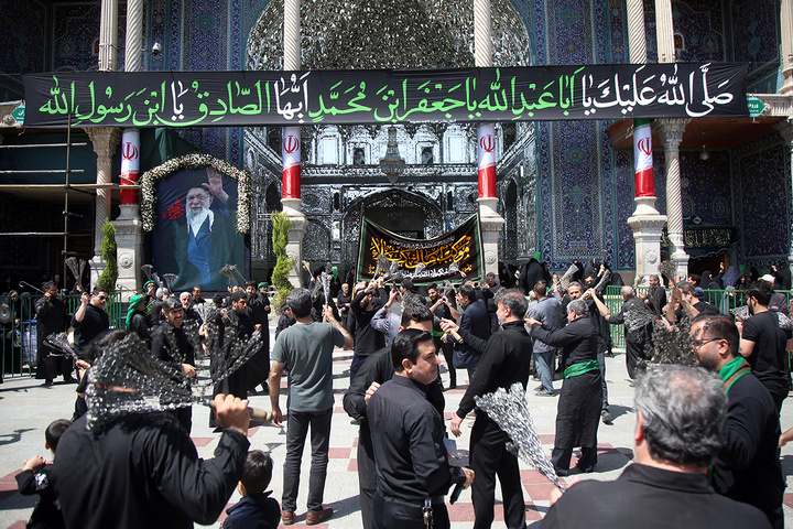 عرض ارادت دسته‌جات عزاداری امام صادق (ع) در حرم بانوی کرامت