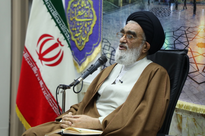 تجلیل تولیت حرم بانوی کرامت از مداحان و ذاکران در عرصه دفاع از انقلاب اسلامی همگام با مردم