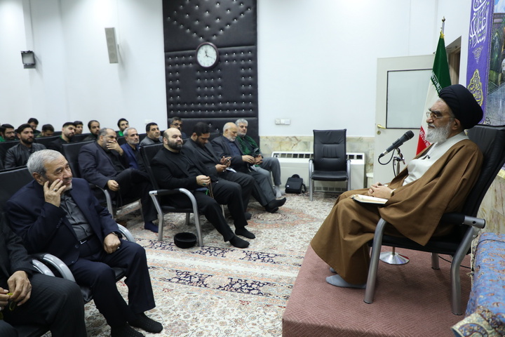 تجلیل تولیت حرم بانوی کرامت از مداحان و ذاکران در عرصه دفاع از انقلاب اسلامی همگام با مردم