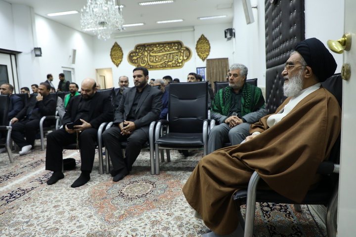 تجلیل تولیت حرم بانوی کرامت از مداحان و ذاکران در عرصه دفاع از انقلاب اسلامی همگام با مردم