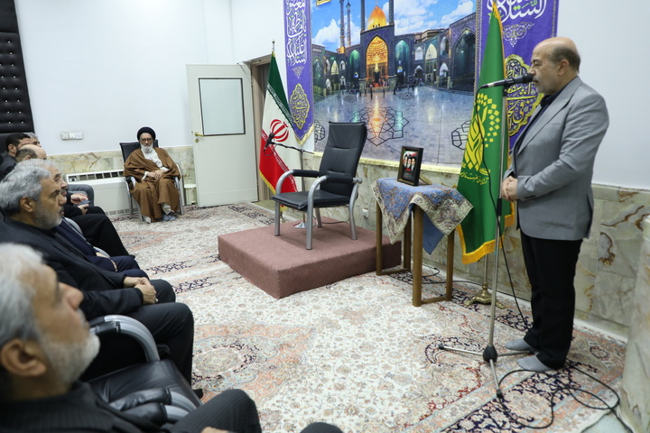 تجلیل تولیت حرم بانوی کرامت از مداحان و ذاکران در عرصه دفاع از انقلاب اسلامی همگام با مردم